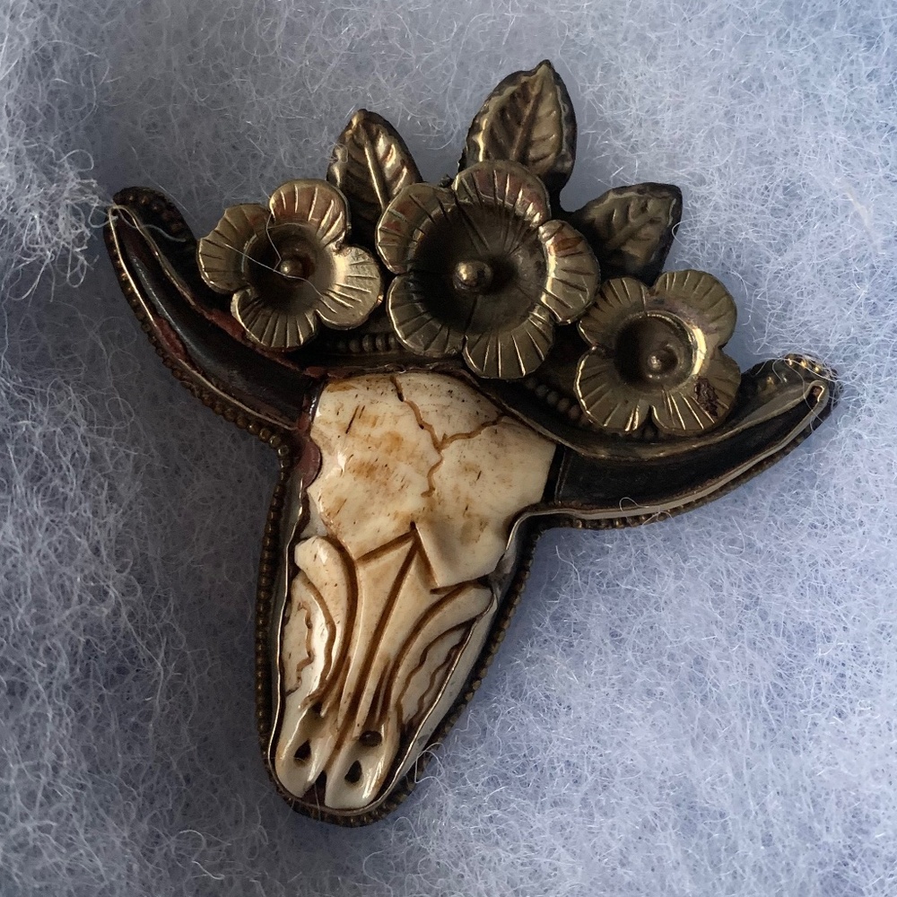 Bone Buffalo Bull Pendant